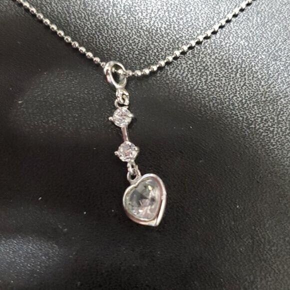 **Sale** Silver tone dangling heart necklace - Picture 2 of 9